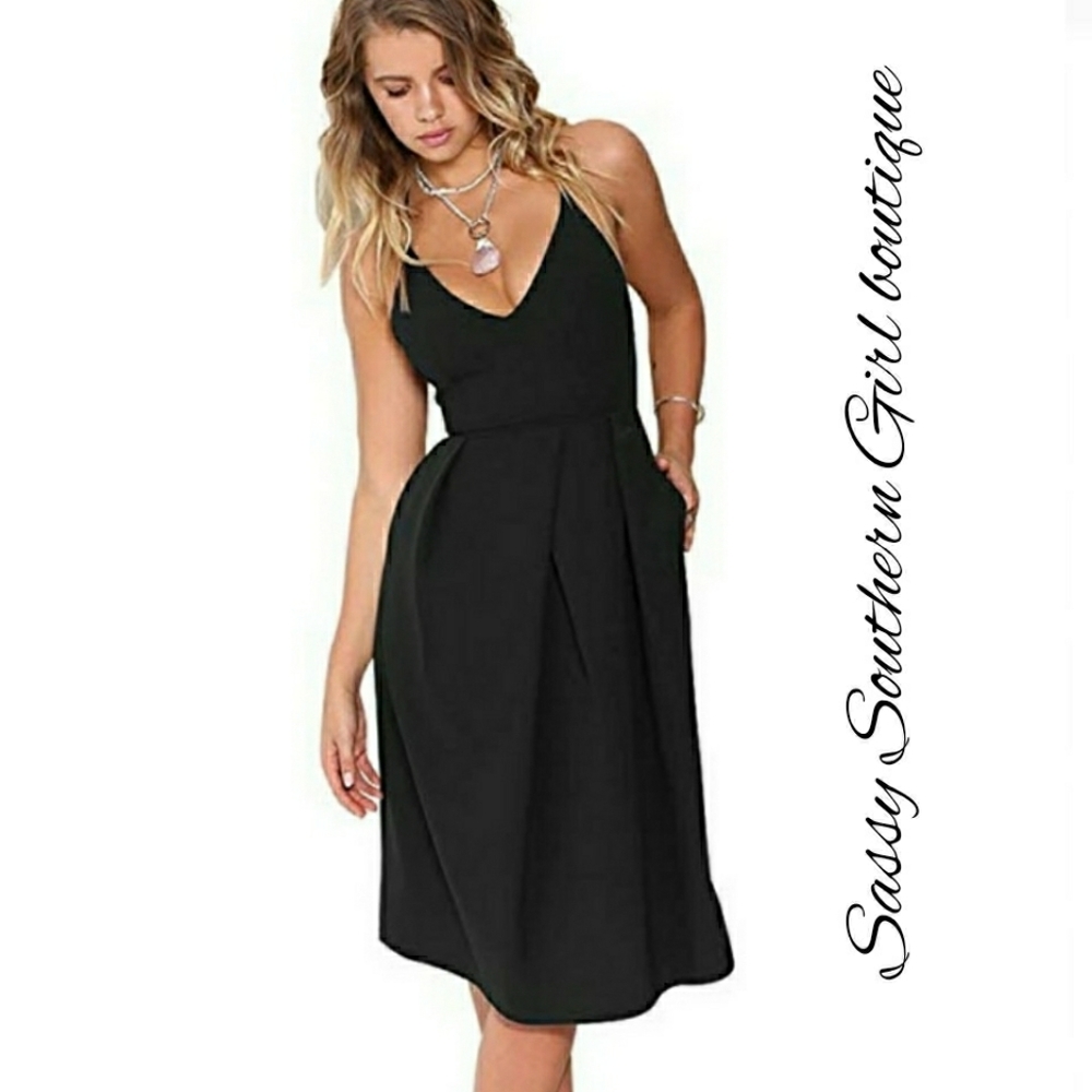 🆕⭐ "The Carrie dress" in black strappy pocket